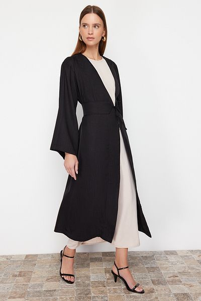 Trendyol Modest Schwarzer gewebter Kimono und Kaftan in Leinenoptik mit Bindedetail an der Taille TCTSS24KK00001