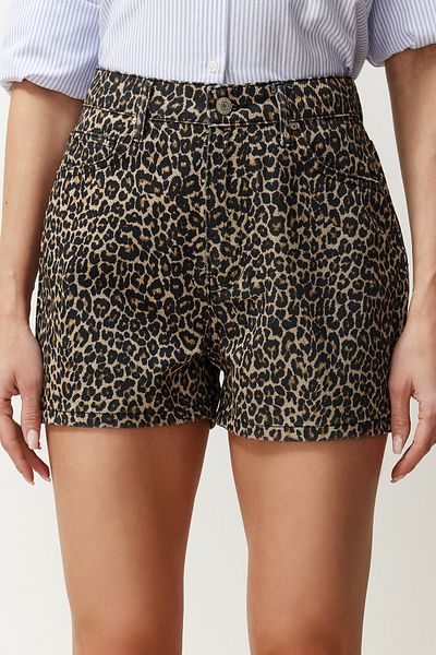 Trendyol Collection Mehrfarbige City Boy Brown Shorts mit Leopardenmuster und hoher Taille TWOSS24SR00134