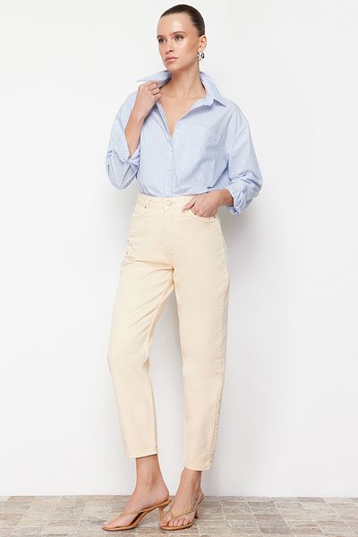 Trendyol Collection Бежови Mom дънки с висока талия TWOAW24JE00076