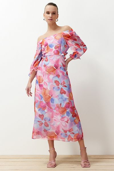 Trendyol Collection A-Linien-Maxikleid aus Chiffon mit Carmen-Ausschnitt und rosa Blumendruck TWOSS23EL02422
