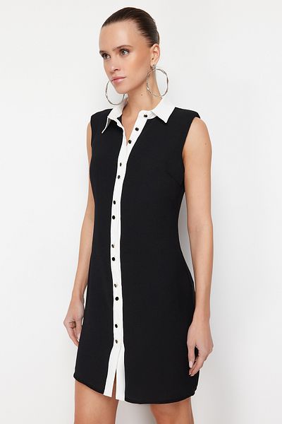 Trendyol Collection Czarna prosta sukienka z kołnierzykiem koszuli, szczegółowa mini tkana sukienka TWOSS24EL00844