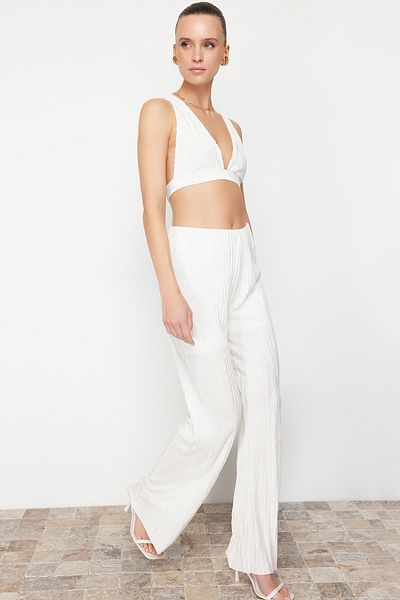 Trendyol Collection Bílé strečové pletené kalhoty s plisovanou podšívkou TWOSS24PL00033