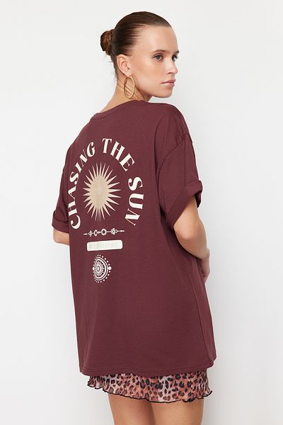 Trendyol Collection Hnědé pletené tričko Oversize/Wide Fit s potiskem TWOSS24TS00237