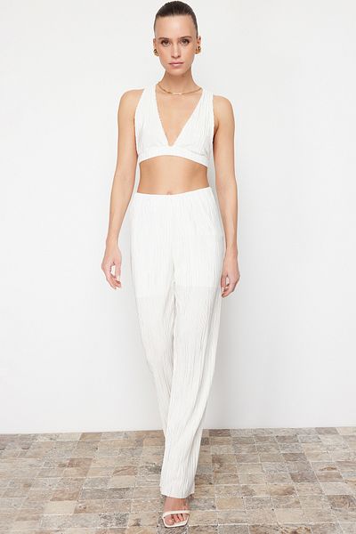 Trendyol Collection Bílé strečové pletené kalhoty s plisovanou podšívkou TWOSS24PL00033