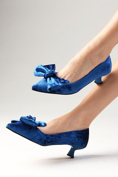 Mio Gusto Molly Saks Pantofi de damă cu toc mic din catifea de culoare albastră
