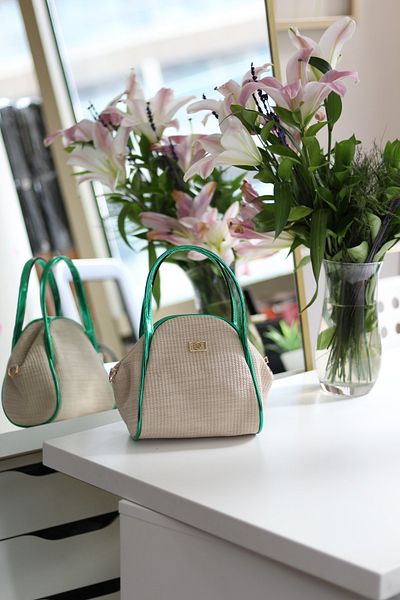 Moom Bag Γυναικεία τσάντα ώμου με πράσινη ψάθινη εμφάνιση με διπλή λαβή