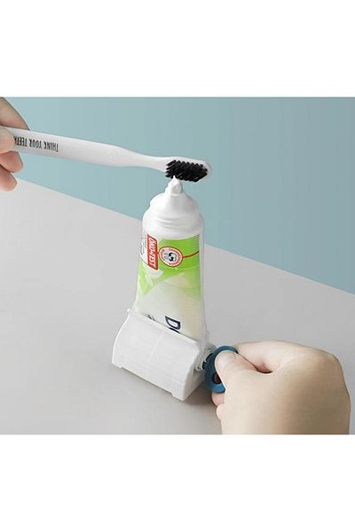 naque Cream Color Toothpaste - Twist Squeezing Apparatus