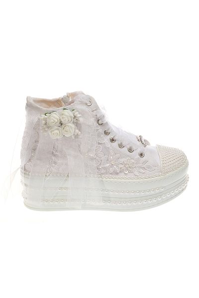Ayakkabı Tutkusu Stilo ® Quality and Elegance White Bridal Sneakers with Guipure Detail Flower Patterns and Artificial Flower
