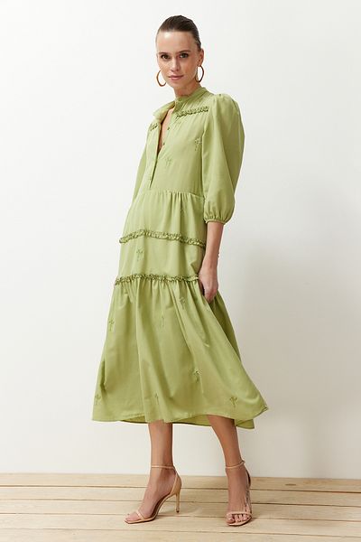Trendyol Collection Φόρεμα με ανοιχτό ίσιο κέντημα μίντι υφαντό TWOAW22EL0882