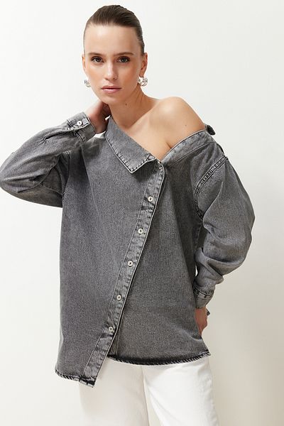 Trendyol Collection Черна дънкова риза с асиметрична яка и голяма деним TWOSS24GO00034