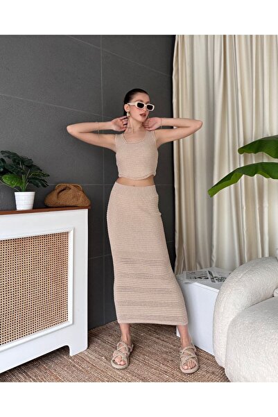 S&A Collectionn طقم تريكو نسائي بحمالات سميكة وتنورة طويلة متوسطة الطول