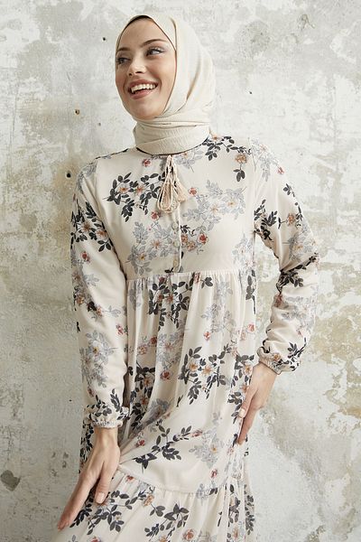 InStyle فستان شيفون بتفاصيل شرابة من Lavi - إكرو