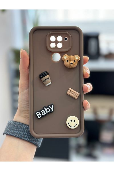 Go Aksesuar جراب سيليكون متوافق مع هاتف Xiaomi Redmi Note 9 بتصميم شوكولاتة للأطفال مع لعبة