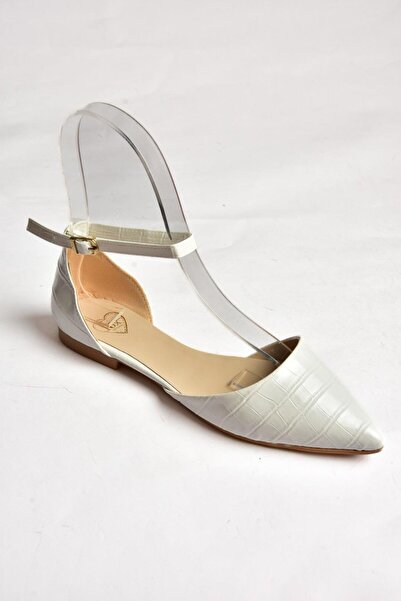 Fox Shoes S726299711 Bílé dámské baleríny s krokodýlím potiskem