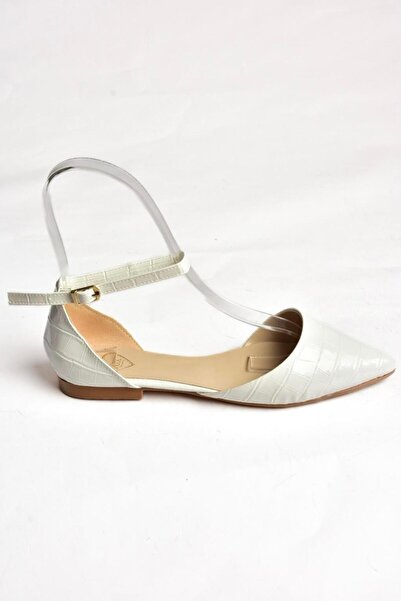 Fox Shoes S726299711 Bílé dámské baleríny s krokodýlím potiskem