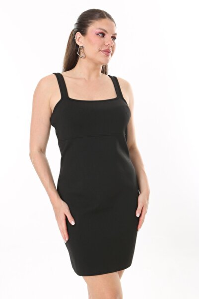 Şans Női nagy méretű fekete sztreccs szövet sling rövid ruha 65N37711