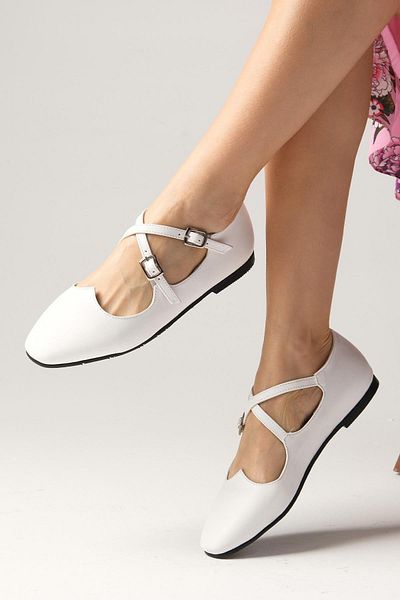 Mio Gusto Dafne White Color Blunt Toe Women's Flat Shoes