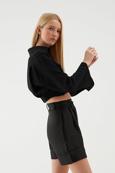 Quzu Cămașă crop cu talie elastică neagră