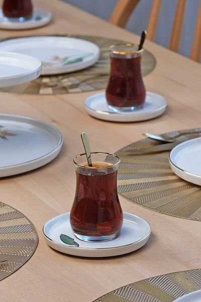 Glore Strelitzia 12-Piece 6-Person Gold Gilt Ceramic Tea Set