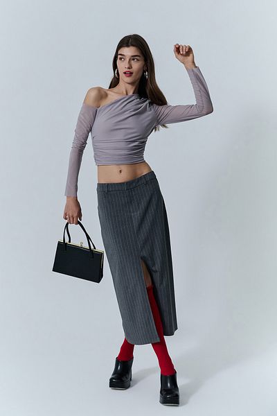 Quzu Off Shoulder Λεπτομερής μπλούζα από τούλι σε γκρι χρώμα