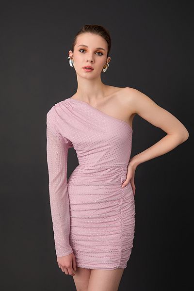 Quzu Rochie mini pe un umăr cu accesorii în piatră Roz