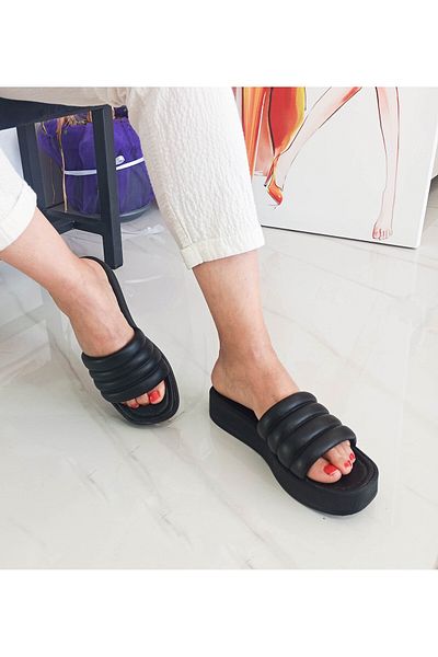 GDT Ayakkabı Γυναικείες παντόφλες μαύρου χρώματος Flat Sole Puff