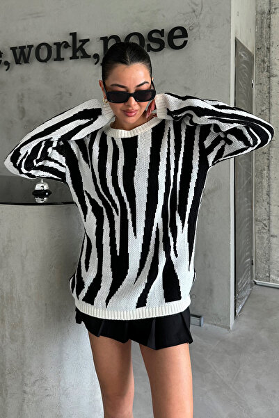 MODAGEN Γυναικείο μαύρο και άσπρο πουλόβερ Zebra Oversized Sweater
