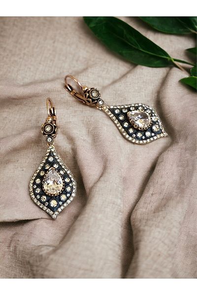 FAYRA ACCESSORIES أقراط مرصعة بالألماس من Elite