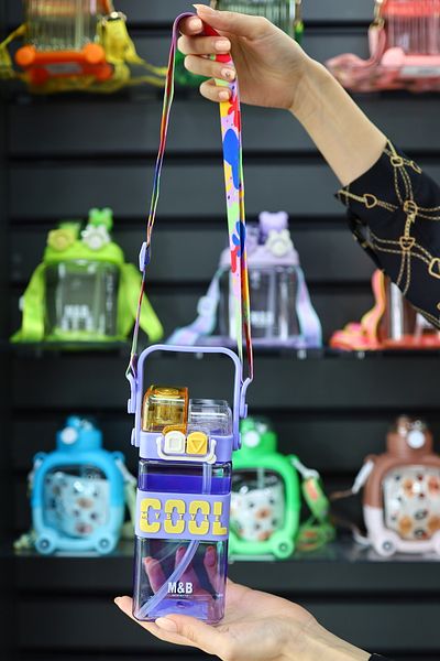 M&B WATER BOTTLE Cool Water Bottle - Children's Water Bottle with 2 Lids and Colorful Straps 750 ml Bpa Free