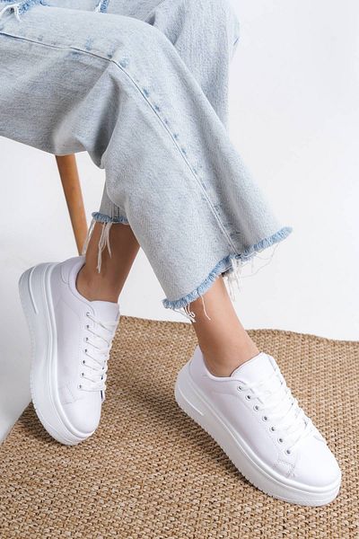 ayakkabıhavuzu Dámské pohodlné bílé ležérní tenisky s vysokou podrážkou 5 cm