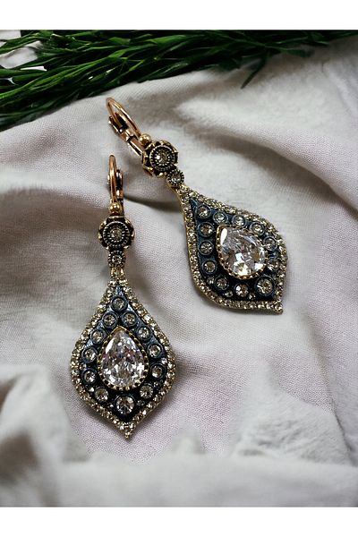 FAYRA ACCESSORIES أقراط مرصعة بالألماس من Elite