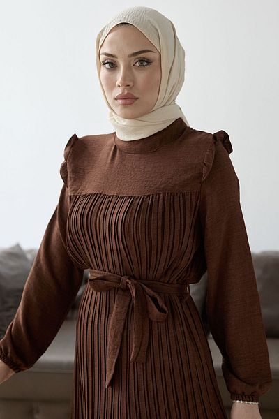 InStyle Front Pleated Ruffle Detail Set - Brown