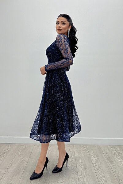 giyimmasalı Вечірня сукня міді з квадратним вирізом з сріблястої тканини темно-синього кольору