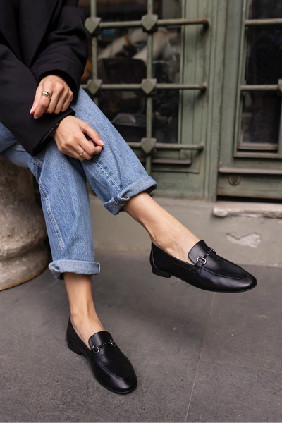 ANGELİNA JONES GEOLA DÁMSKE ČIERNE TOPÁNKY LOAFER S POUZKOU z pravej kože