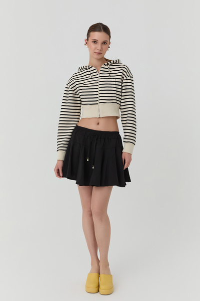 Quzu Мини пола с волани с детайли на вратовръзка и къси панталони отвътре в черно