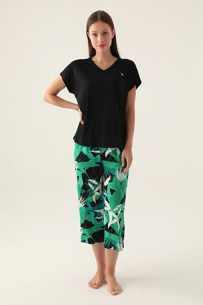 Arnetta V-NECK SOFT TEXTURED SHORT SLEEVE WOMEN'S CAPRY PAJAM SET