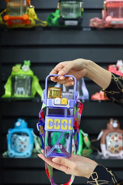 M&B WATER BOTTLE Cool Water Bottle - Children's Water Bottle with 2 Lids and Colorful Straps 750 ml Bpa Free