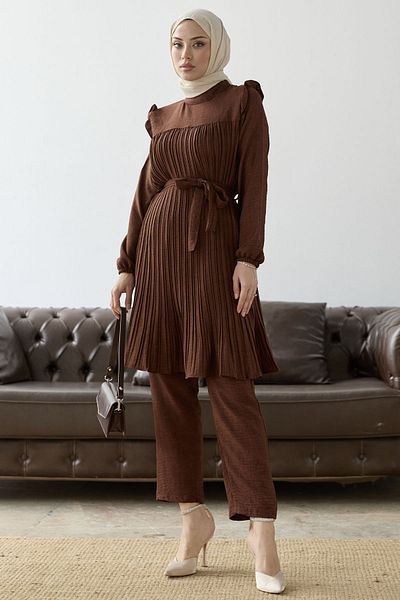 InStyle Front Pleated Ruffle Detail Set - Brown