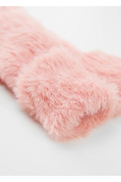 MANGO Woman looking gloves