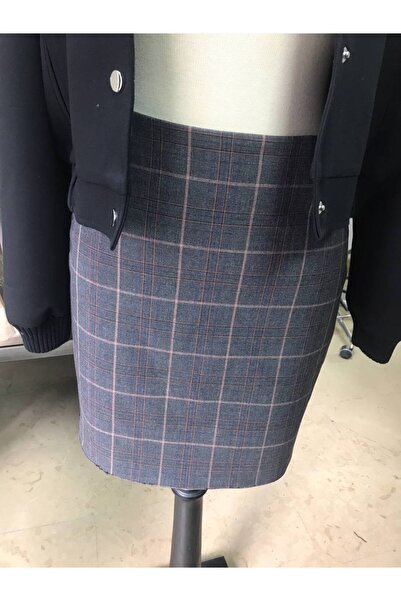 purple pi تنورة نسائية قصيرة مخططة باللون الرمادي