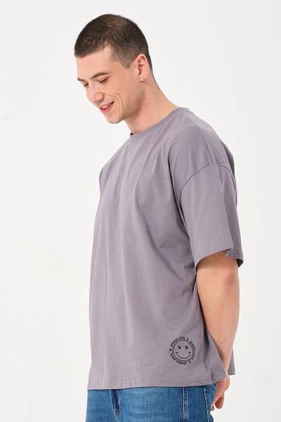 Owut Collection Ανδρικό μπλουζάκι με γκρι λαιμόκοψη με λαιμόκοψη με λεπτομέρεια σε μεγάλο μέγεθος