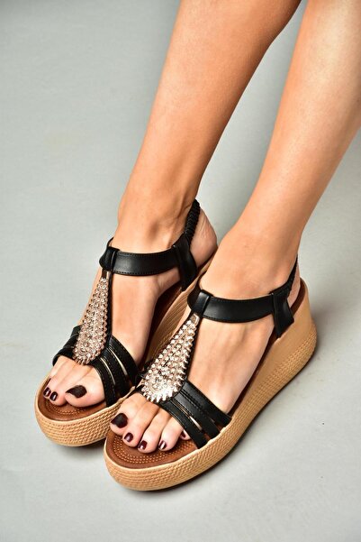 Fox Shoes S258161009 Черни дамски сандали на танкетка