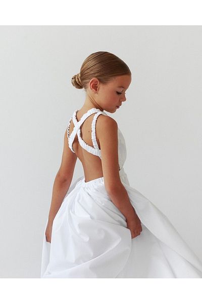 INDRESS STUDIO Λεπτομερές φόρεμα για κορίτσι σε λευκό πίσω μέρος