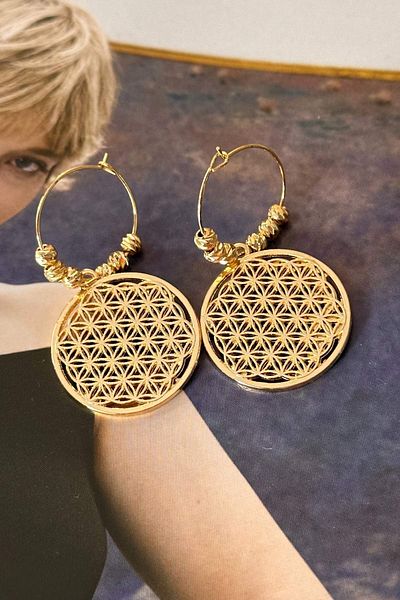 Trendy Butik Dorica Detailed Flower of Life Earrings
