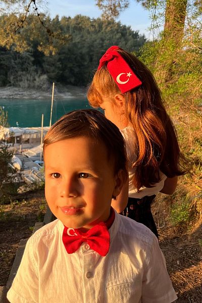 Las Vivas Kids Star Patterned Red and White Bow Tie - With Flag