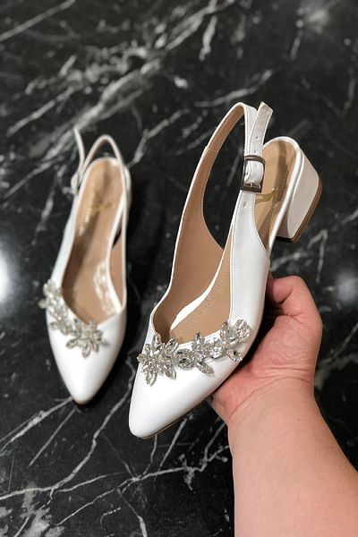 Benimsitilimbu Women's White Stone Shoes