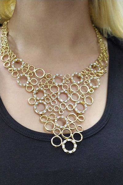 Zaradise Accessories مجموعة أقراط قلادة ذهبية اللون مرصعة بأحجار الزركون