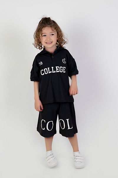 Harika KIDS Set de bază din țesătură Lekos cu mâneci scurte cu imprimeu pentru colegiu, guler polo, cu pantaloni scurți 2-5 ani