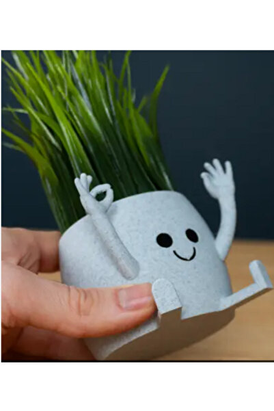 Macco gülen yüz imojisiyle ellerini havaya kaldırıp okey işareti yapan  şık v...