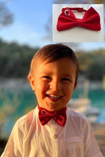 Las Vivas Kids Star Patterned Red and White Bow Tie - With Flag